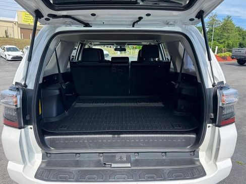 Used 2018 Toyota 4Runner SR5 Premium AWD/4WD image 18