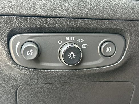 Used 2022 Buick Encore GX Essence w/ Advanced Technology Package FWD image 26