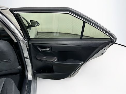 Used 2017 Toyota Camry LE image 27