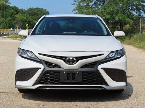 Used 2021 Toyota Camry XSE FWD image 4