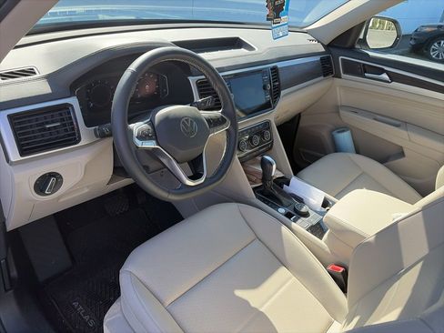 Used 2023 Volkswagen Atlas SE image 16