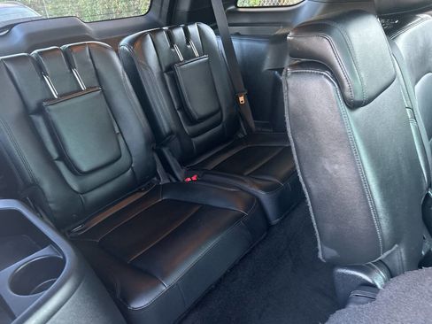 Used 2017 Ford Explorer XLT w/ Equipment Group 202A image 19
