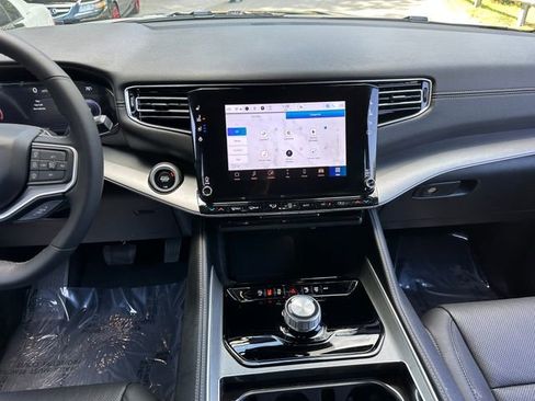 Used 2025 Jeep Wagoneer Series II image 16