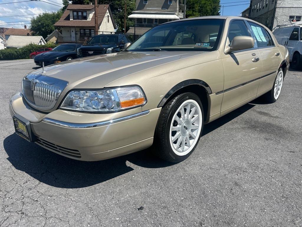 Used 2006 Lincoln Town Car Signature RWD image 14