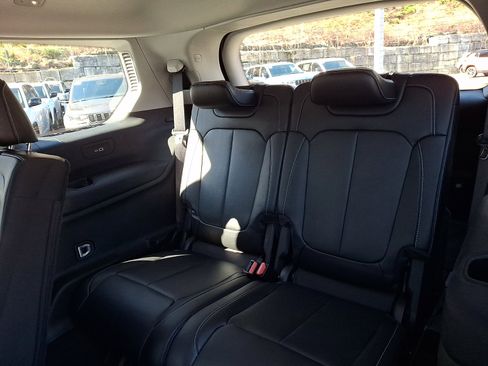 Certified 2023 Jeep Grand Cherokee L Limited image 12