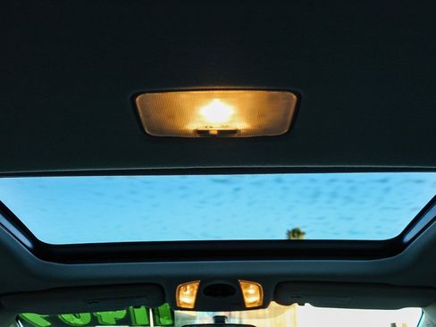 Used 2015 Toyota Prius Three image 17