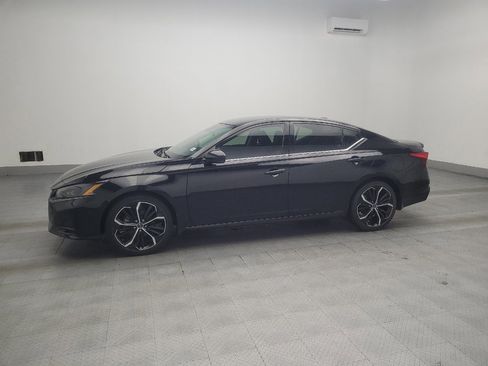 Used 2023 Nissan Altima 2.5 SR image 2