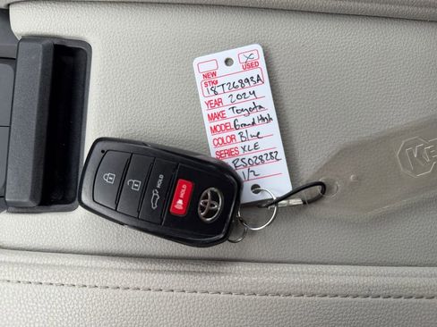 Used 2024 Toyota Grand Highlander XLE image 29