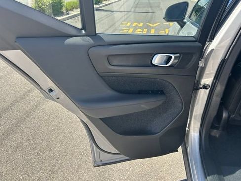 Certified 2025 Volvo XC40 B5 Plus AWD/4WD image 16