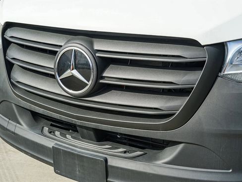 New 2024 Mercedes-Benz eSprinter 170 Cargo image 8