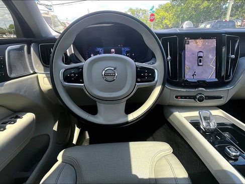 Used 2023 Volvo XC60 B5 Ultimate w/ Protection Package Premier AWD/4WD image 7