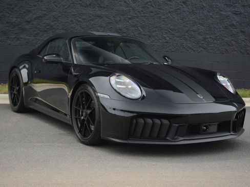 Certified 2025 Porsche 911 Carrera 4 GTS AWD/4WD image 9