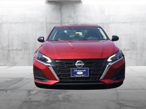 Used 2024 Nissan Altima 2.5 SV FWD image 4