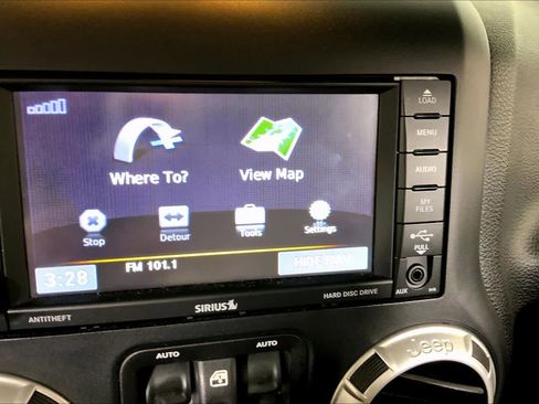 Used 2017 Jeep Wrangler Unlimited Sahara w/ Connectivity Group image 27