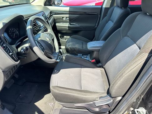 Used 2019 Mitsubishi Outlander ES FWD image 15