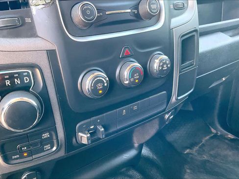 Used 2022 RAM 1500 Tradesman w/ Chrome Appearance Group AWD/4WD image 32
