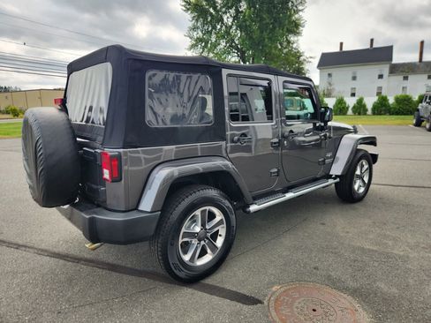 Used 2016 Jeep Wrangler Unlimited Sahara w/ Dual Top Group AWD/4WD image 14