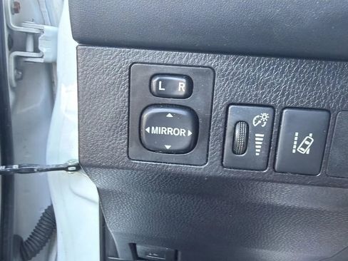 Used 2017 Toyota RAV4 LE AWD/4WD image 24