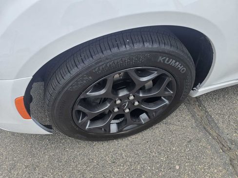 Used 2019 Chrysler 300 S w/ Safetytec Plus Group AWD/4WD image 40