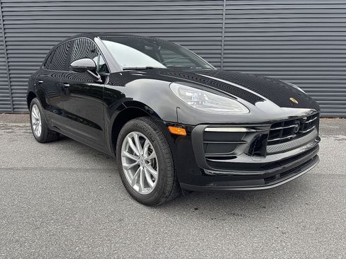 Certified 2024 Porsche Macan image 7