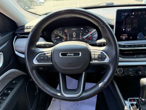 Used 2022 Jeep Compass Latitude w/ Sun and Sound Group AWD/4WD image 27