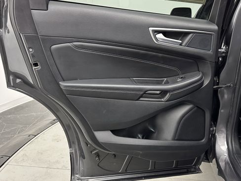 Used 2024 Ford Edge Titanium image 27