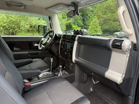 Used 2010 Toyota FJ Cruiser 4WD w/ Upgrade Pkg 2 image 27