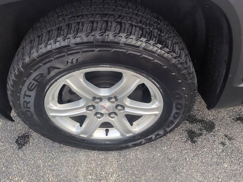 Used 2018 GMC Acadia SLE w/ LPO, Floor Liner Package image 11