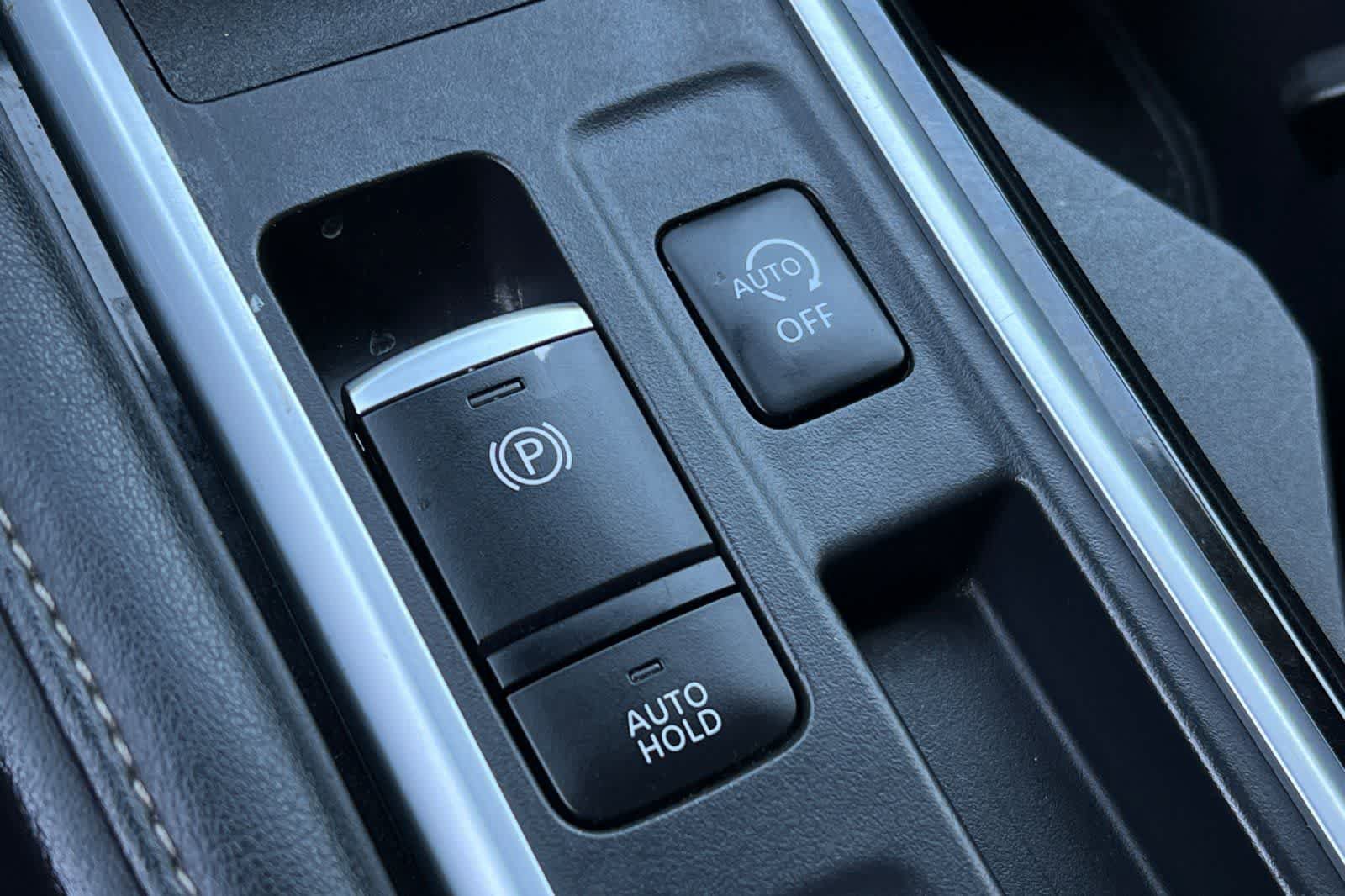 Used 2025 Nissan Pathfinder SL FWD image 25