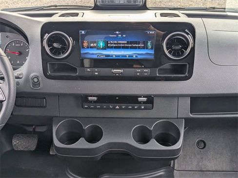 Used 2025 Mercedes-Benz Sprinter 2500 image 16