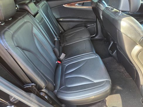 Used 2016 Lincoln MKX Reserve w/ Technology Package FWD image 12