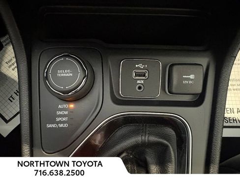 Used 2020 Jeep Cherokee Limited AWD/4WD image 31