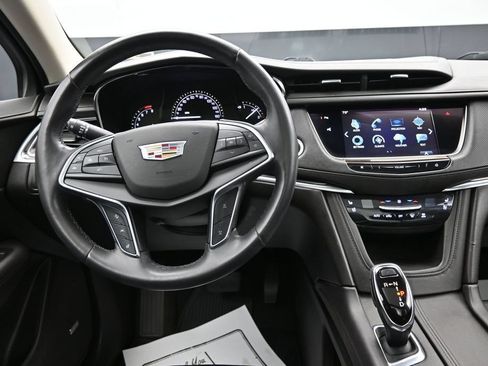 Used 2018 Cadillac XT5 Premium Luxury w/ Driver Assist Package AWD/4WD image 13