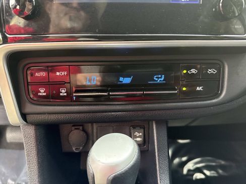 Used 2019 Toyota Corolla LE image 31