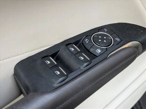 Used 2018 Lincoln MKC Reserve image 13