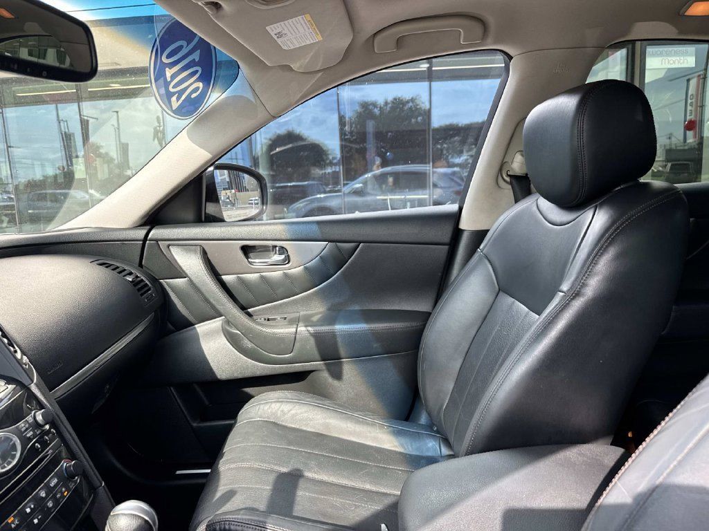 Used 2016 INFINITI QX70 2WD w/ Premium Package image 16