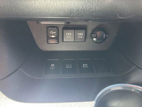 Used 2019 Toyota Highlander XLE AWD/4WD image 28