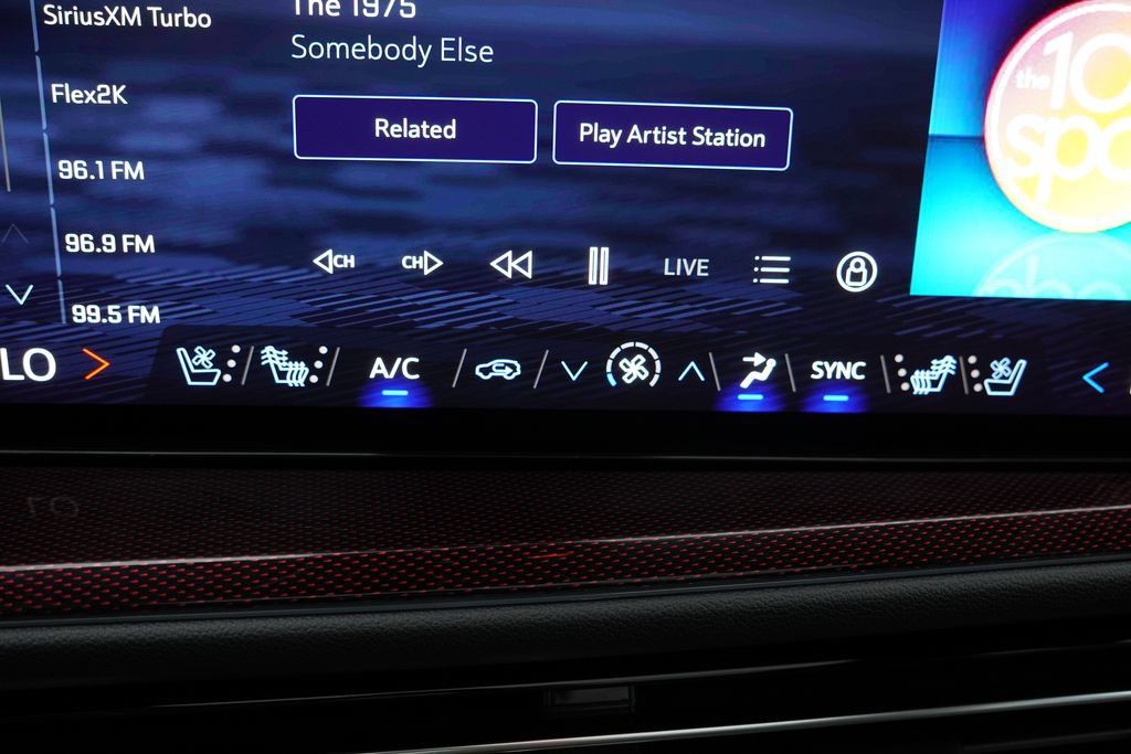 Certified 2024 Chevrolet Traverse RS FWD image 32