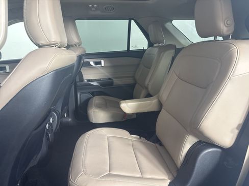 Used 2020 Ford Explorer XLT w/ Equipment Group 202A RWD image 12