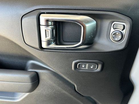 New 2025 Jeep Gladiator Sport image 8