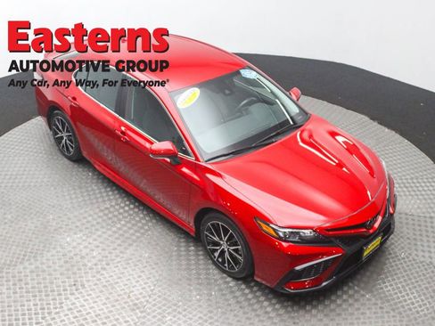 Used 2024 Toyota Camry SE image 5