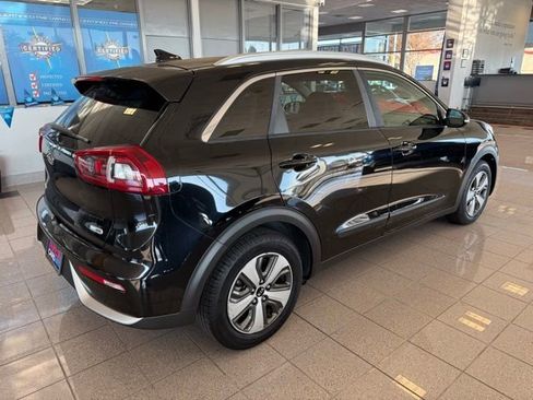 Used 2018 Kia Niro EX w/ EX Premium Package image 3