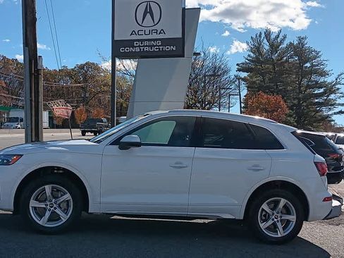 Used 2023 Audi Q5 Premium w/ Convenience Package image 2