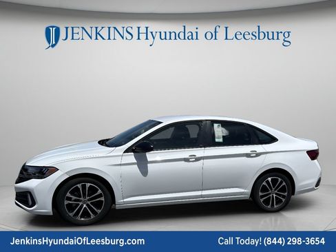 Used 2024 Volkswagen Jetta Sport FWD image 10