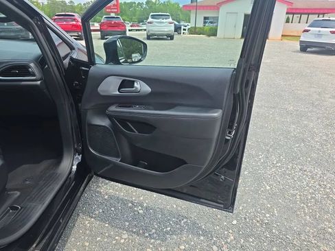 Used 2025 Chrysler Pacifica Limited FWD image 54