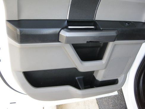 Used 2016 Ford F150 XLT RWD image 28