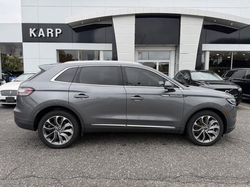 Used 2022 Lincoln Nautilus Reserve image 11