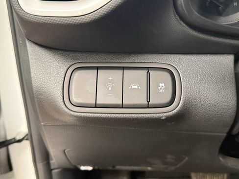 Used 2022 Hyundai Venue Limited FWD image 24