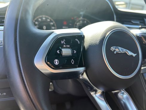 Used 2025 Jaguar F-PACE R-Dynamic S image 19
