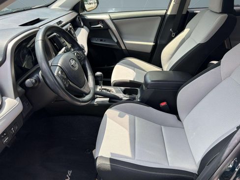 Used 2018 Toyota RAV4 XLE FWD image 5
